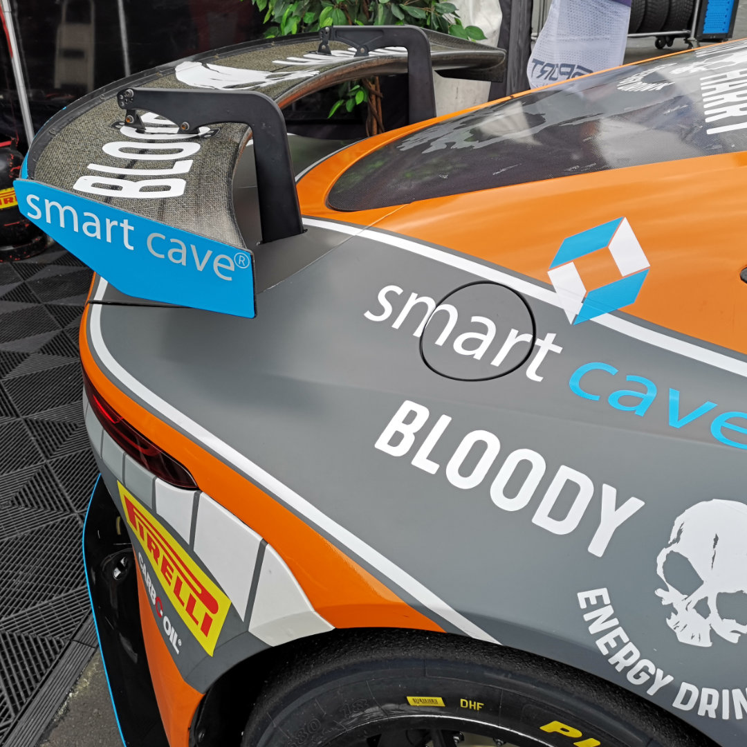 Smart Cave Solutions Aston Martin Vantage GT4 beim ADAC GT4 Germany am Nürburgring